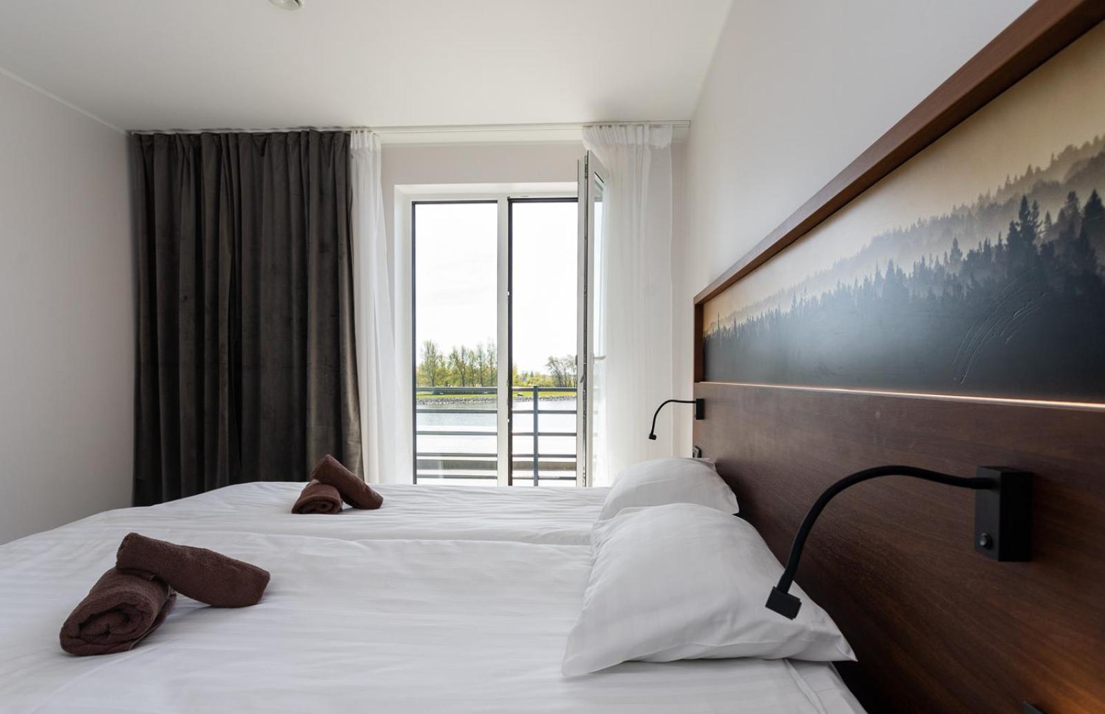 Oe Seaside Suites & Spa Курессааре Экстерьер фото